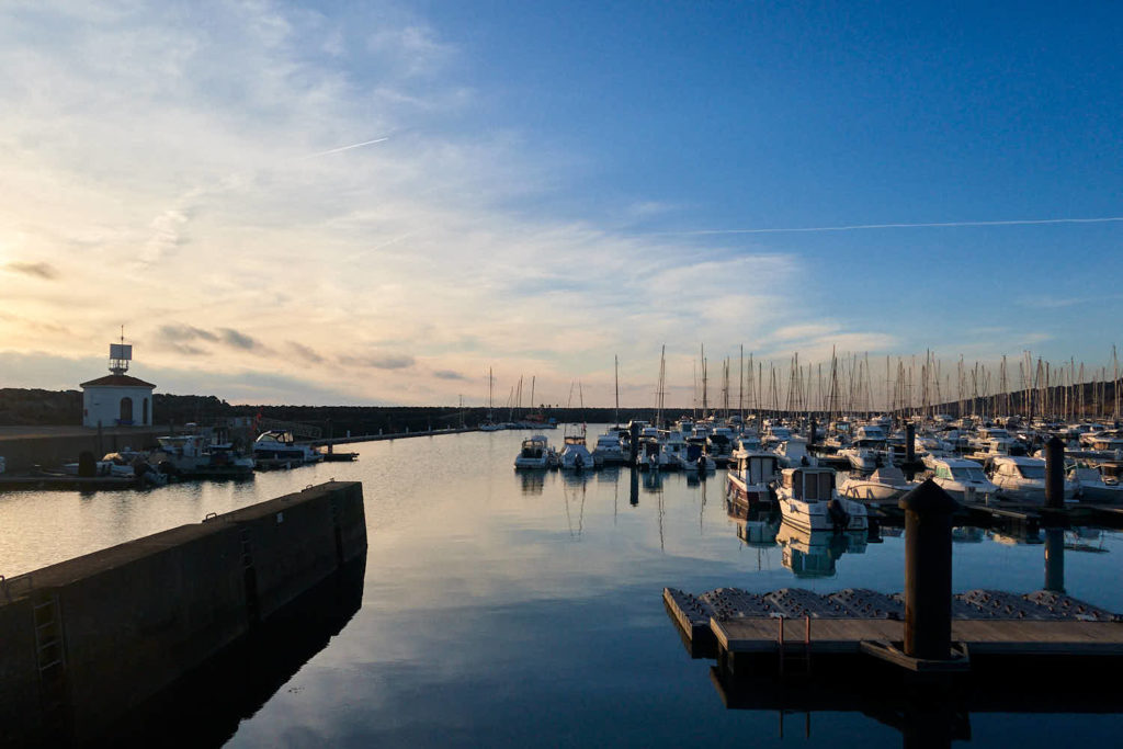 Port Bourgenay à Talmont-Saint-Hilaire en Vendée au coucher du soleil le 1er janvier 2026